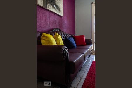 Detalhe Sala de Estar de casa à venda com 2 quartos, 107m² em Guajuviras, Canoas