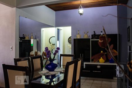 Casa à venda com 107m², 2 quartos e 4 vagas Casa à venda com 107m², 2 quartos e 4 vagasSala de Jantar