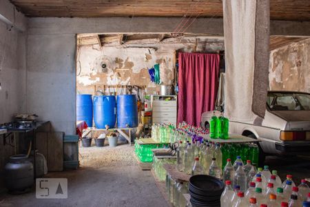 Casa à venda com 107m², 2 quartos e 4 vagas Casa à venda com 107m², 2 quartos e 4 vagasGaragem