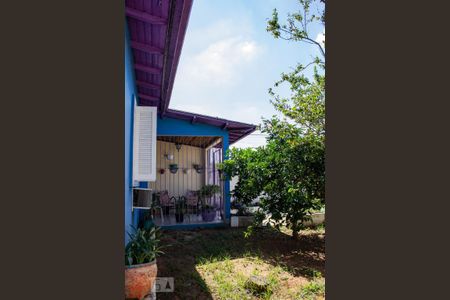 Casa à venda com 107m², 2 quartos e 4 vagas Casa à venda com 107m², 2 quartos e 4 vagasQuintal