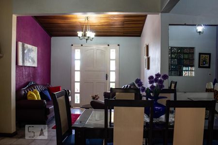 Casa à venda com 107m², 2 quartos e 4 vagas Casa à venda com 107m², 2 quartos e 4 vagasSala de Jantar