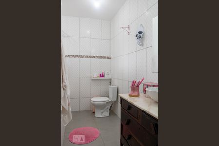 Casa à venda com 130m², 3 quartos e sem vaga Casa à venda com 130m², 3 quartos e sem vagaBanheiro da Suíte