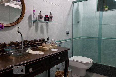 Casa à venda com 130m², 3 quartos e sem vaga Casa à venda com 130m², 3 quartos e sem vagaBanheiro do Corredor