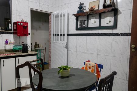 Casa à venda com 130m², 3 quartos e sem vaga Casa à venda com 130m², 3 quartos e sem vagaCozinha