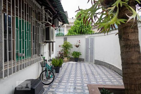 Casa à venda com 130m², 3 quartos e sem vaga Casa à venda com 130m², 3 quartos e sem vagaQuintal