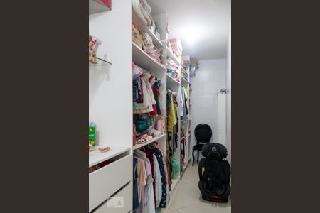 Casa à venda com 130m², 3 quartos e sem vaga Casa à venda com 130m², 3 quartos e sem vagaCloset