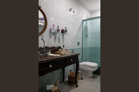 Casa à venda com 130m², 3 quartos e sem vaga Casa à venda com 130m², 3 quartos e sem vagaBanheiro do Corredor