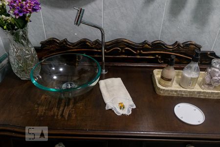 Casa à venda com 130m², 3 quartos e sem vaga Casa à venda com 130m², 3 quartos e sem vagaBanheiro do Corredor