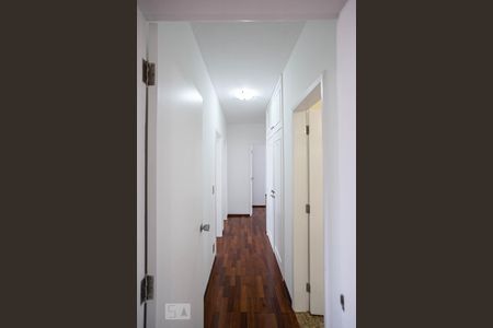 Corredor de apartamento para alugar com 4 quartos, 180m² em Santo Antônio, Belo Horizonte