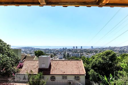 Vista da sala de casa de condomínio à venda com 5 quartos, 360m² em Nonoai, Porto Alegre