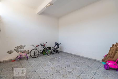 Casa à venda com 325m², 4 quartos e 2 vagas Casa à venda com 325m², 4 quartos e 2 vagasGaragem