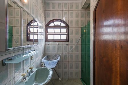 Casa à venda com 325m², 4 quartos e 2 vagas Casa à venda com 325m², 4 quartos e 2 vagasBanheiro da Suíte 1