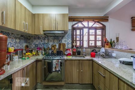 Casa à venda com 325m², 4 quartos e 2 vagas Casa à venda com 325m², 4 quartos e 2 vagasCozinha