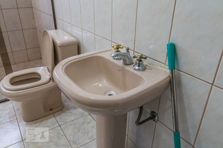 Casa à venda com 325m², 4 quartos e 2 vagas Casa à venda com 325m², 4 quartos e 2 vagasBanheiro da Suíte 2