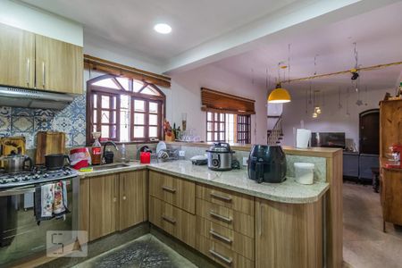 Casa à venda com 325m², 4 quartos e 2 vagas Casa à venda com 325m², 4 quartos e 2 vagasCozinha