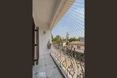 Casa à venda com 325m², 4 quartos e 2 vagas Casa à venda com 325m², 4 quartos e 2 vagasSuíte 3