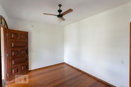 Sala de casa para alugar com 3 quartos, 230m² em Santa Tereza, Belo Horizonte