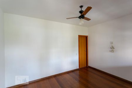 Sala de casa para alugar com 3 quartos, 230m² em Santa Tereza, Belo Horizonte