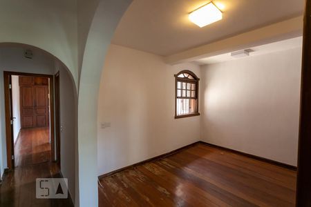 Copa de casa para alugar com 3 quartos, 230m² em Santa Tereza, Belo Horizonte