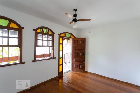 Sala de casa para alugar com 3 quartos, 230m² em Santa Tereza, Belo Horizonte