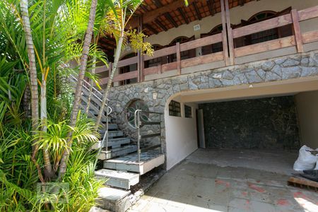 Entrada de casa para alugar com 3 quartos, 230m² em Santa Tereza, Belo Horizonte