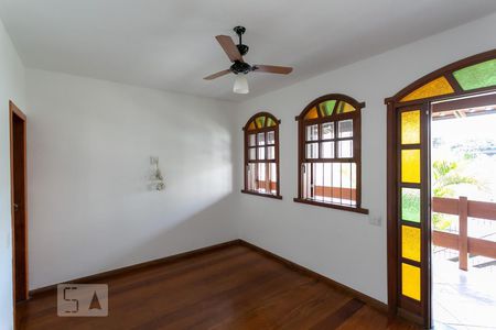 Sala de casa para alugar com 3 quartos, 230m² em Santa Tereza, Belo Horizonte