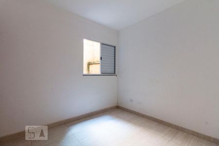 Quarto 2 de apartamento para alugar com 2 quartos, 40m² em Vila Carmosina, São Paulo