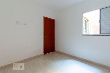 Quarto 2 de apartamento para alugar com 2 quartos, 40m² em Vila Carmosina, São Paulo