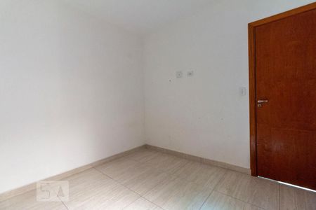 Quarto 2 de apartamento para alugar com 2 quartos, 40m² em Vila Carmosina, São Paulo