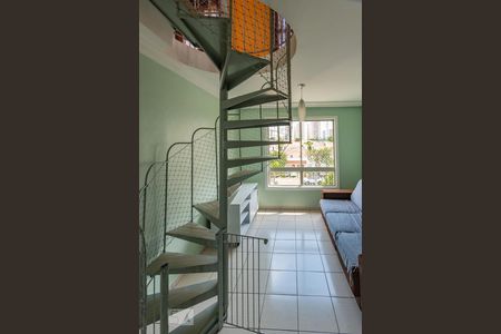 Escada de apartamento à venda com 3 quartos, 135m² em Jardim Nova Europa, Campinas