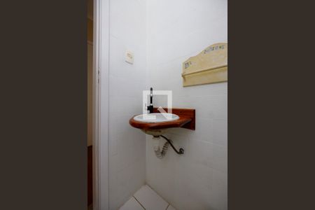 Lavabo de apartamento para alugar com 3 quartos, 120m² em Jardim das Acácias, São Paulo