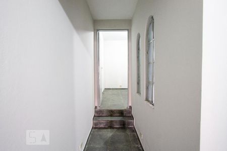 Corredor de casa para alugar com 2 quartos, 100m² em São Pedro, Osasco