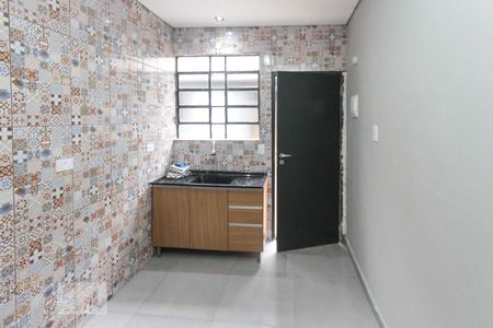 Cozinha de casa para alugar com 2 quartos, 30m² em Chácara Mafalda, São Paulo