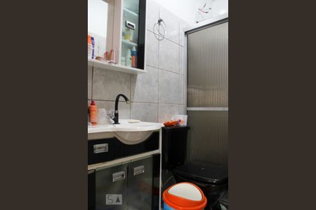 Banheiro de casa de condomínio à venda com 2 quartos, 46m² em Rio Branco, Canoas