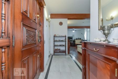 Apartamento à venda com 210m², 3 quartos e 2 vagasEntrada