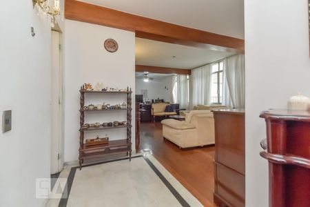 Apartamento à venda com 210m², 3 quartos e 2 vagasEntrada