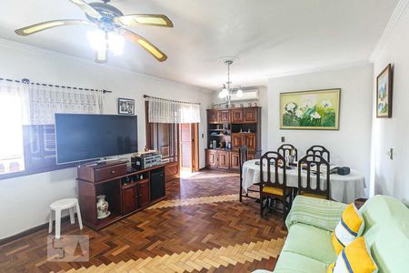 Sala de casa à venda com 3 quartos, 157m² em São João, Porto Alegre