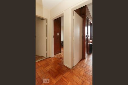 Corredor de apartamento para alugar com 2 quartos, 100m² em Cerqueira César, São Paulo