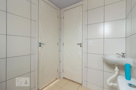 Detalhe do banheiro da suíte de apartamento para alugar com 2 quartos, 44m² em Campo Grande, Rio de Janeiro