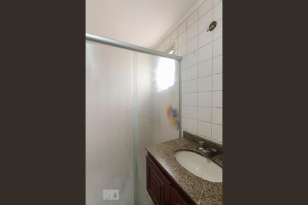 Banheiro  de apartamento à venda com 2 quartos, 56m² em Vila Carrão, São Paulo