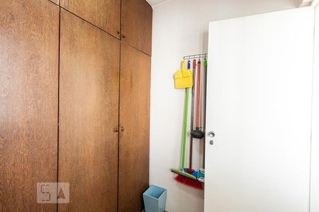 Quarto de Serviço de apartamento para alugar com 2 quartos, 102m² em Vila Suzana, São Paulo