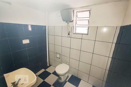 Banheiro de casa para alugar com 1 quarto, 40m² em Parque Pinheiros, Taboão da Serra