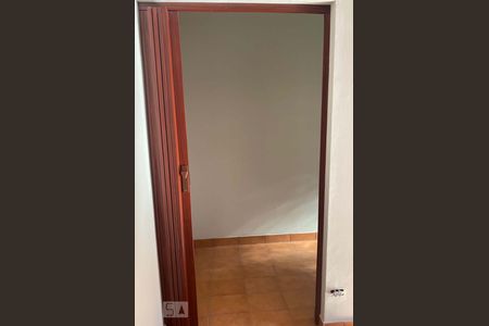 Closet de casa para alugar com 3 quartos, 200m² em Jardim Previdencia, São Paulo