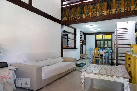 Sala de casa à venda com 3 quartos, 530m² em Vargem Pequena, Rio de Janeiro