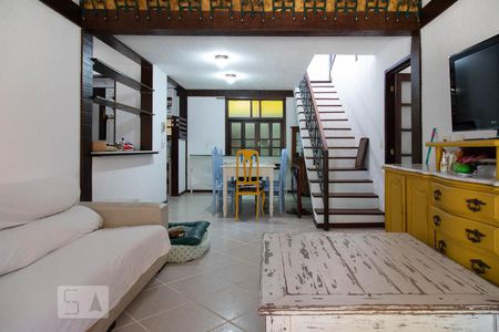 Sala de casa à venda com 3 quartos, 530m² em Vargem Pequena, Rio de Janeiro