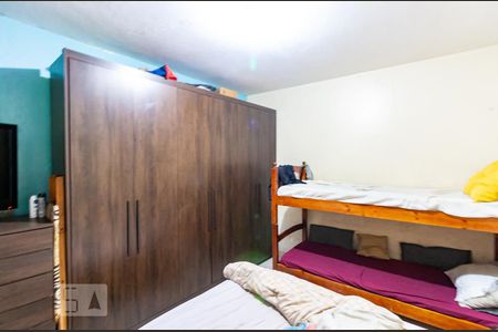 quarto 2 de casa à venda com 5 quartos, 200m² em Vila Paulo Silas, São Paulo