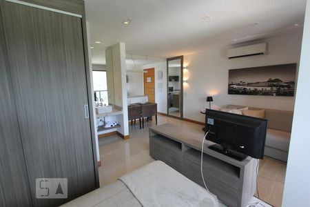 Detalhe da sala de apartamento para alugar com 1 quarto, 46m² em Jacarepaguá, Rio de Janeiro