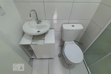 Banheiro de apartamento para alugar com 2 quartos, 43m² em Vila Ema, São Paulo