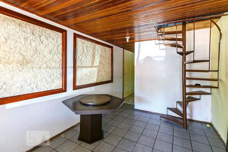Sala de casa de condomínio à venda com 2 quartos, 46m² em Campo Novo, Porto Alegre