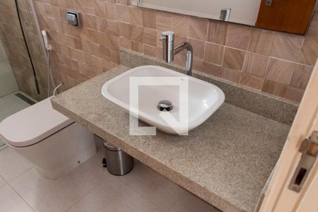 Apartamento à venda com 82m², 2 quartos e 1 vaga Apartamento à venda com 82m², 2 quartos e 1 vagaBanheiro